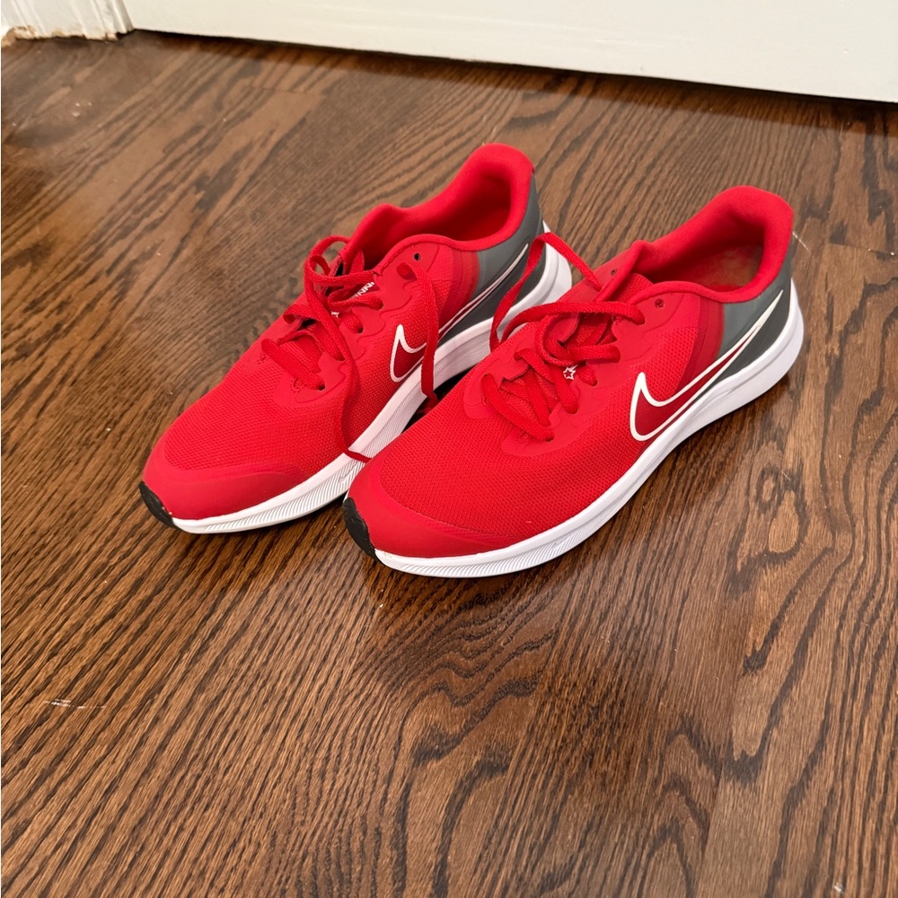 Nike Star Runner 3  Size 7Y                              Nike Red Athletic Shoes